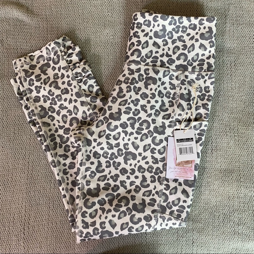 Jessica Simpson Movement Capri in Silver leopard - Picture 7 of 11